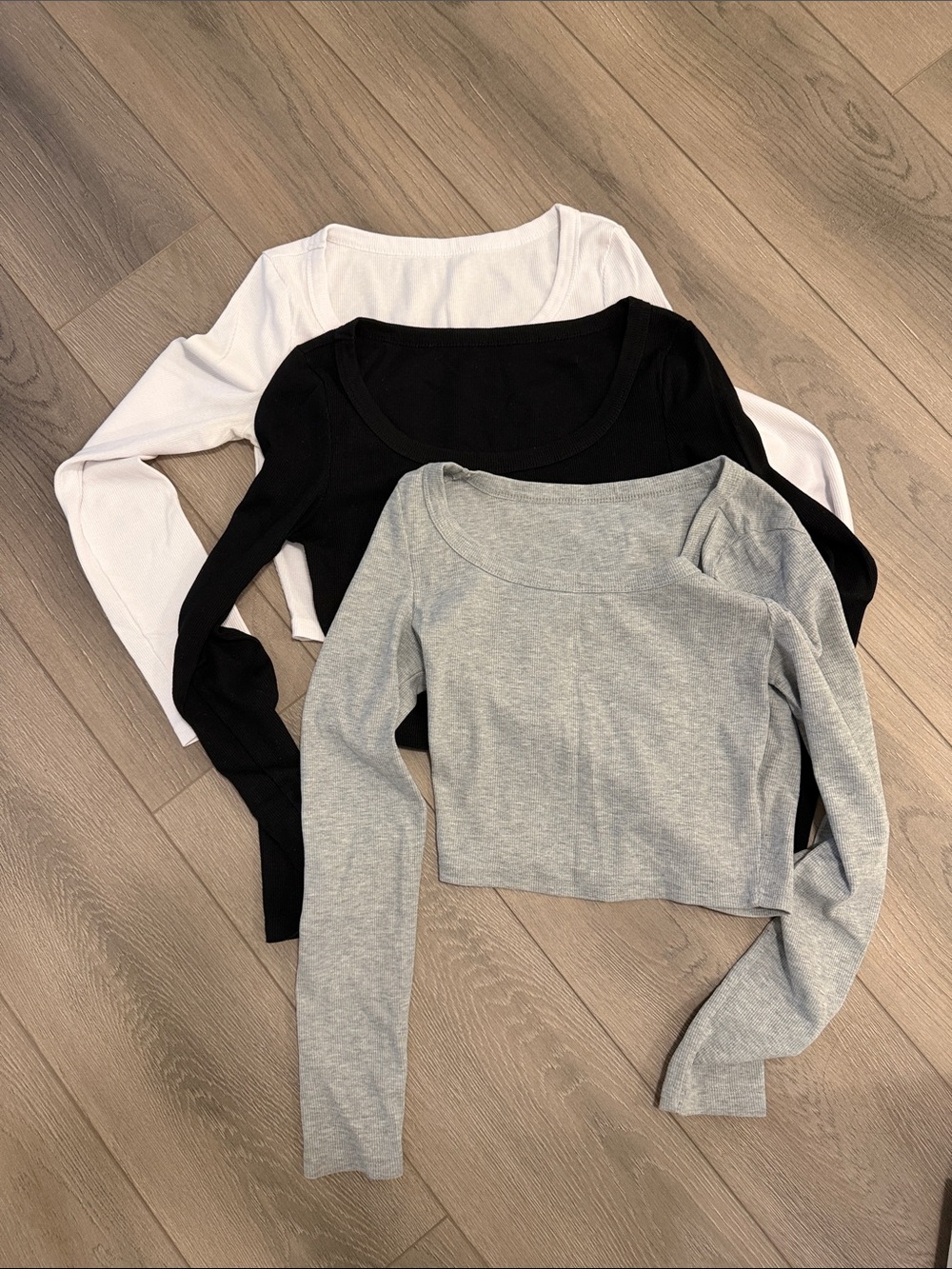 3-Pack Long Sleeve Scoop Neck Crop Tops in White, Black & Gray